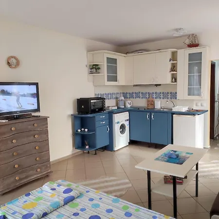 - студио в кв сарафово с морски изглед Διαμέρισμα