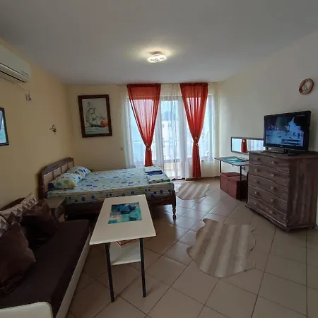 Appartement - студио в кв сарафово с морски изглед *