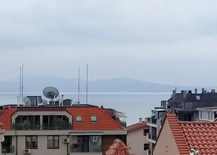 Апартаменты - студио в кв сарафово с морски изглед Бургас